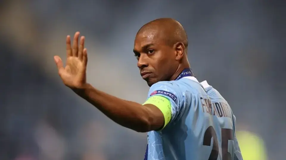 Tiền vệ Fernandinho giải nghệ ở tuổi 40